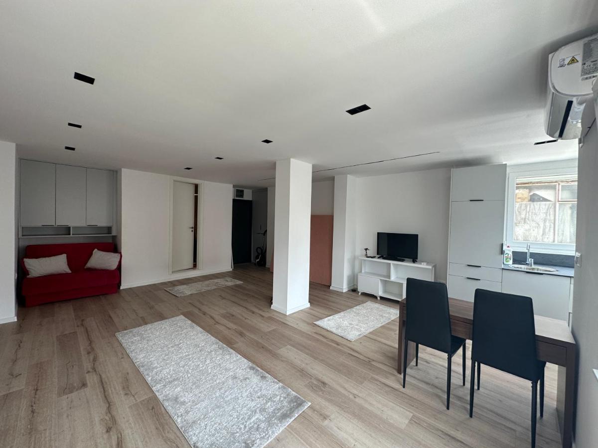 Studio Y Gjakova Bagian luar foto